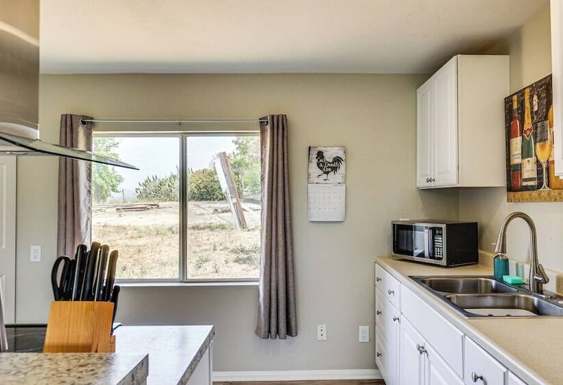 Escondido Vineyard Estate: Walk To Wineries!