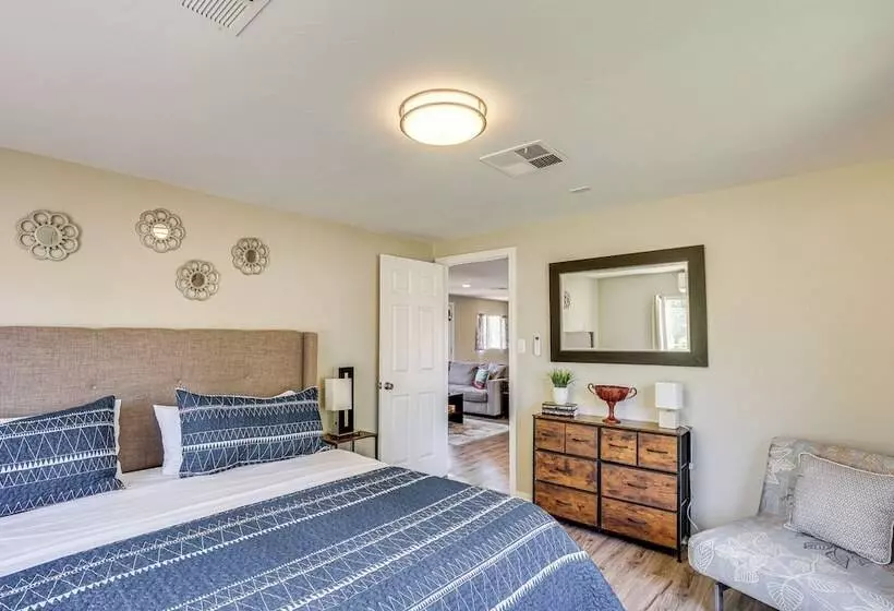 Escondido Vineyard Estate: Walk To Wineries!