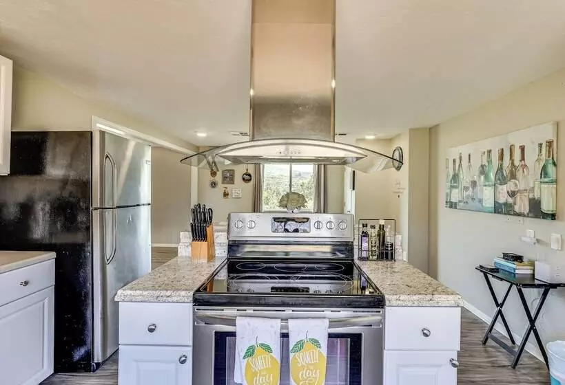 Escondido Vineyard Estate: Walk To Wineries!