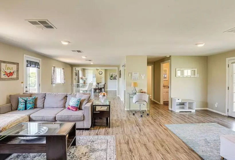 Escondido Vineyard Estate: Walk To Wineries!