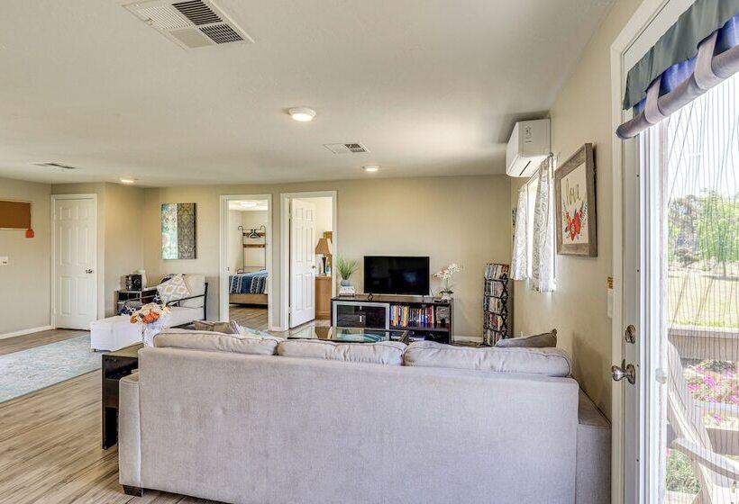 Escondido Vineyard Estate: Walk To Wineries!