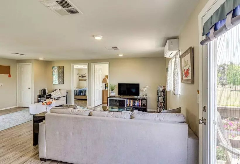 Escondido Vineyard Estate: Walk To Wineries!