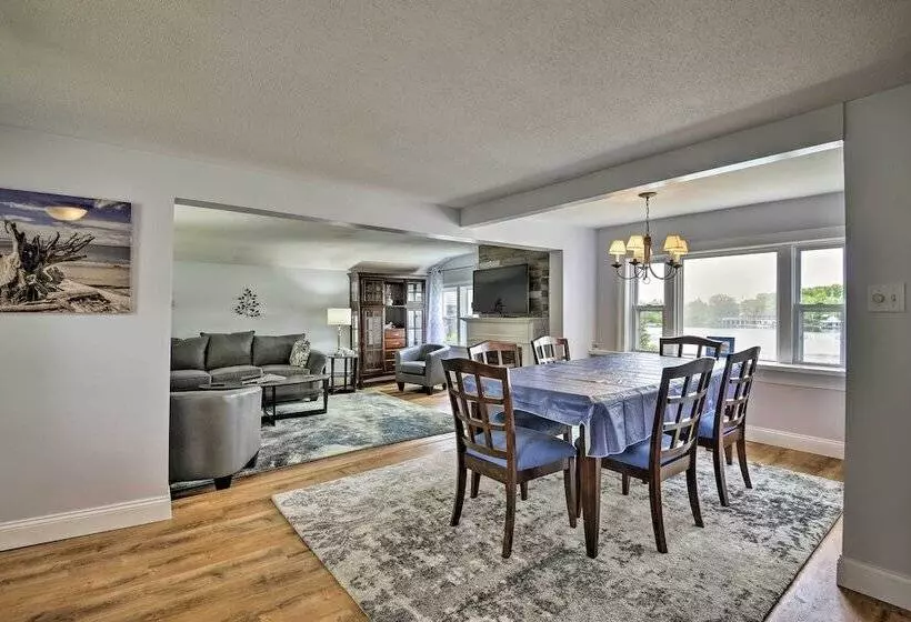 Family Cottage On Chaumont Bay, Walk Downtown