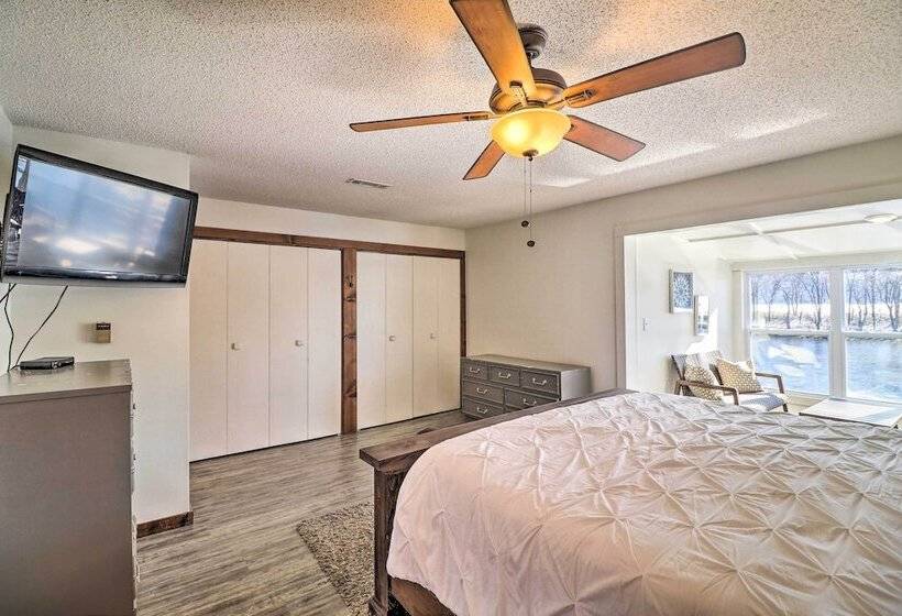 Fish House  W/ Deck, Fire Pit & River Views