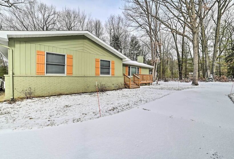 Houghton Lake Cottage Escape W/ Patio!