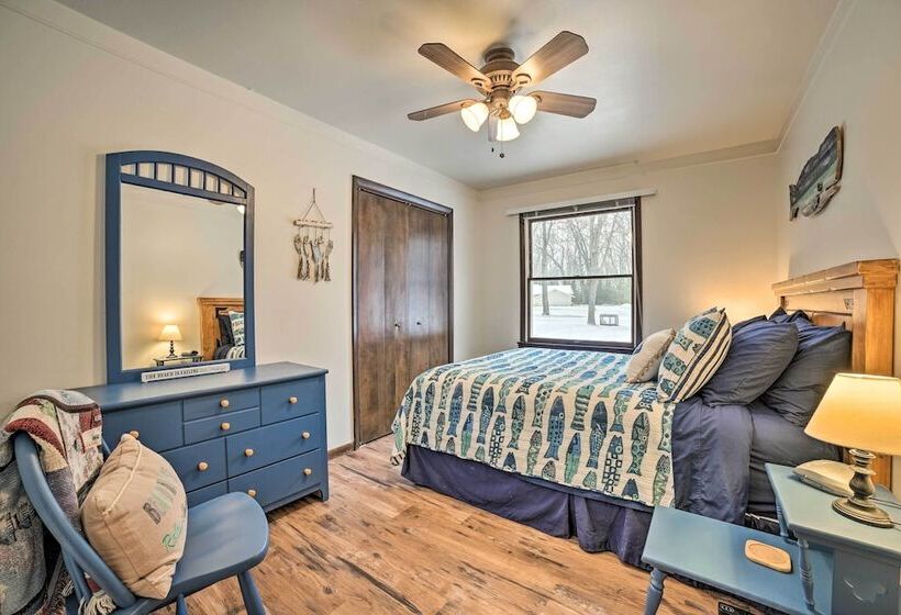 Houghton Lake Cottage Escape W/ Patio!