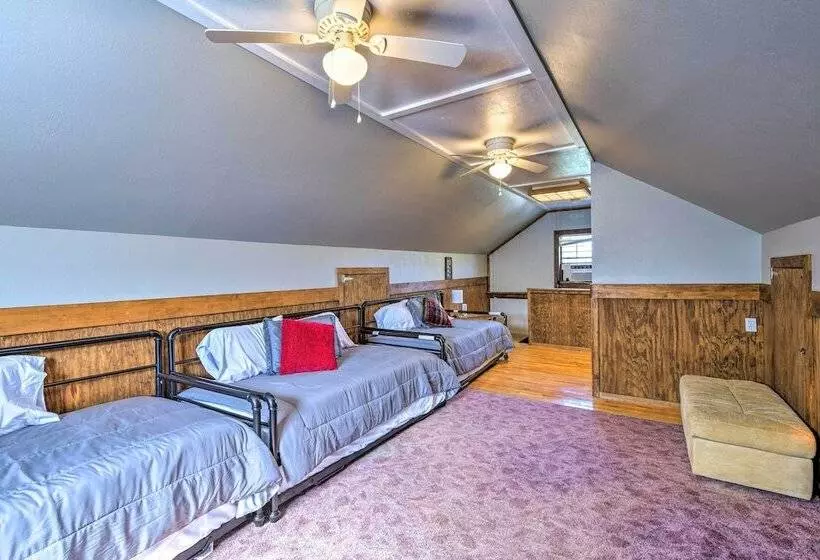 Lake Palo Pinto Retreat: Dock & Private Pool!