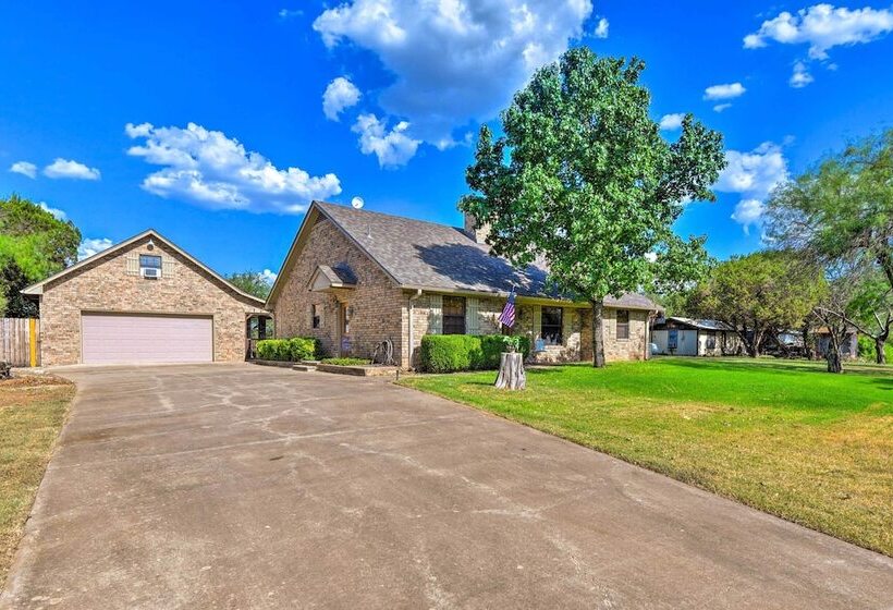 Lake Palo Pinto Retreat: Dock & Private Pool!