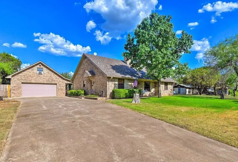 Lake Palo Pinto Retreat: Dock & Private Pool!