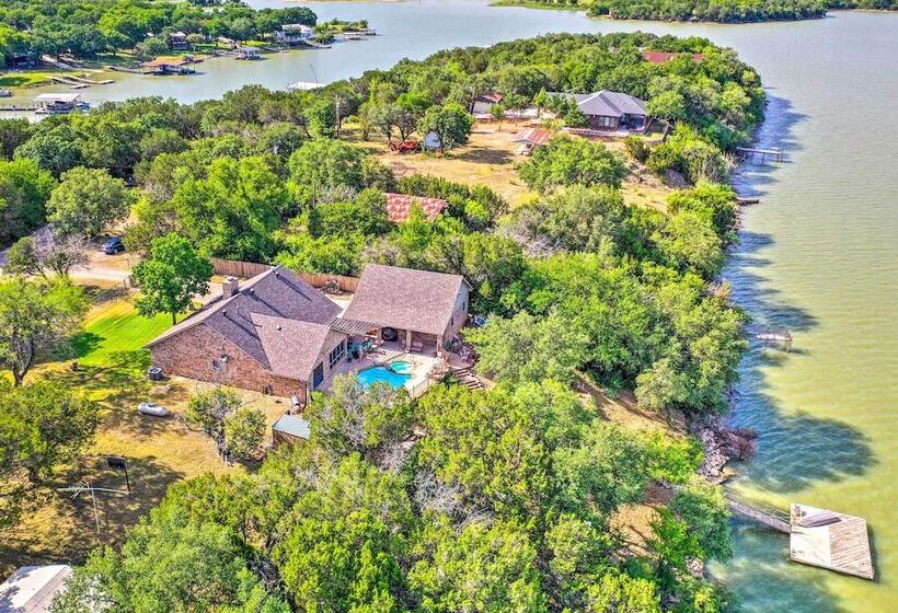 Lake Palo Pinto Retreat: Dock & Private Pool!