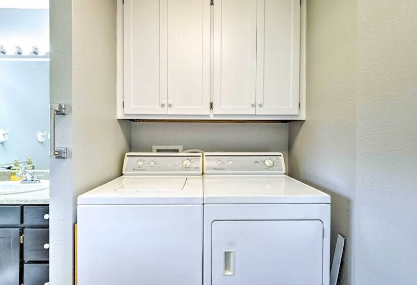 Lake Palo Pinto Retreat: Dock & Private Pool!