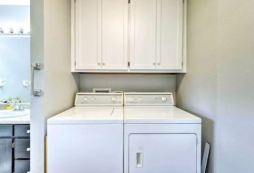 Lake Palo Pinto Retreat: Dock & Private Pool!