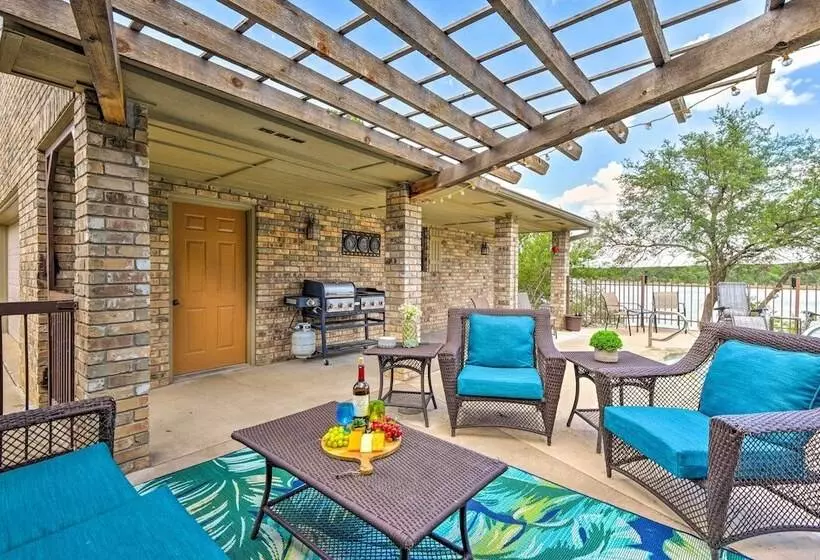 Lake Palo Pinto Retreat: Dock & Private Pool!