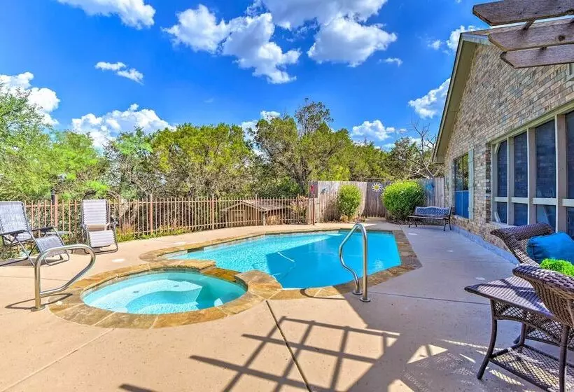 Lake Palo Pinto Retreat: Dock & Private Pool!