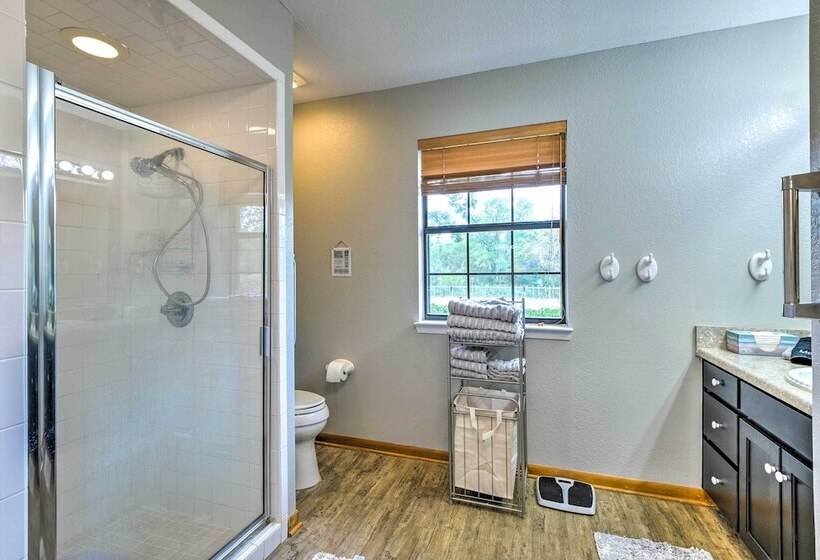 Lake Palo Pinto Retreat: Dock & Private Pool!