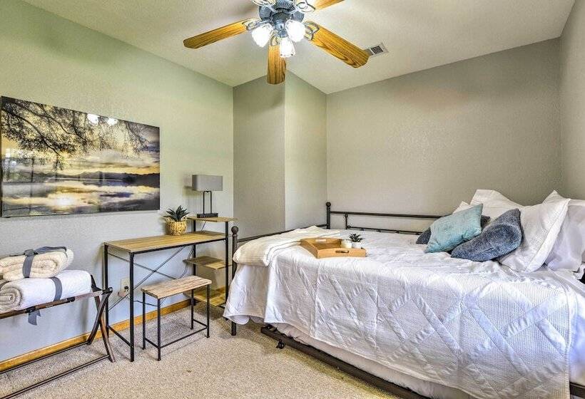 Lake Palo Pinto Retreat: Dock & Private Pool!