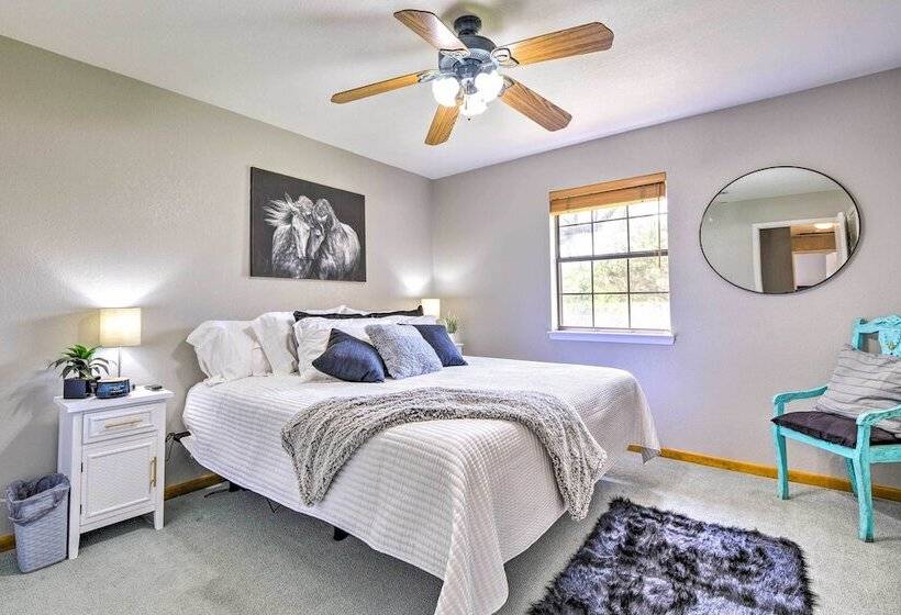 Lake Palo Pinto Retreat: Dock & Private Pool!