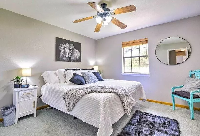 Lake Palo Pinto Retreat: Dock & Private Pool!