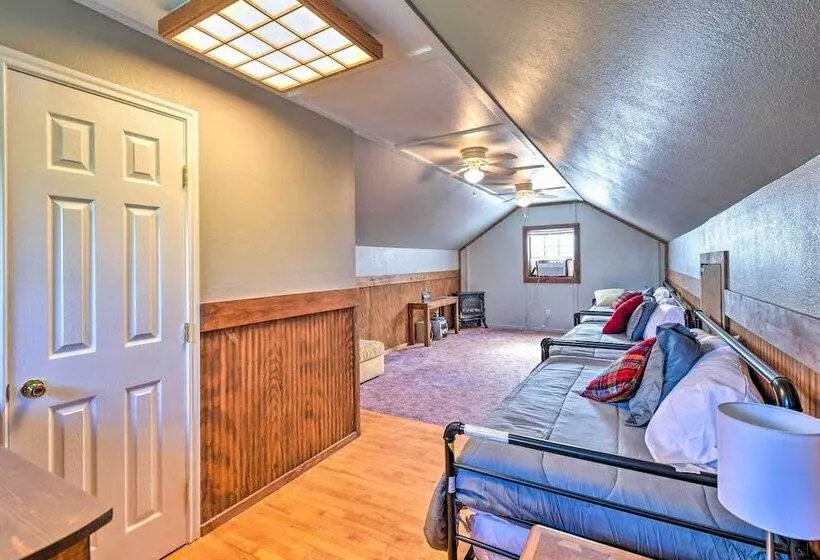 Lake Palo Pinto Retreat: Dock & Private Pool!