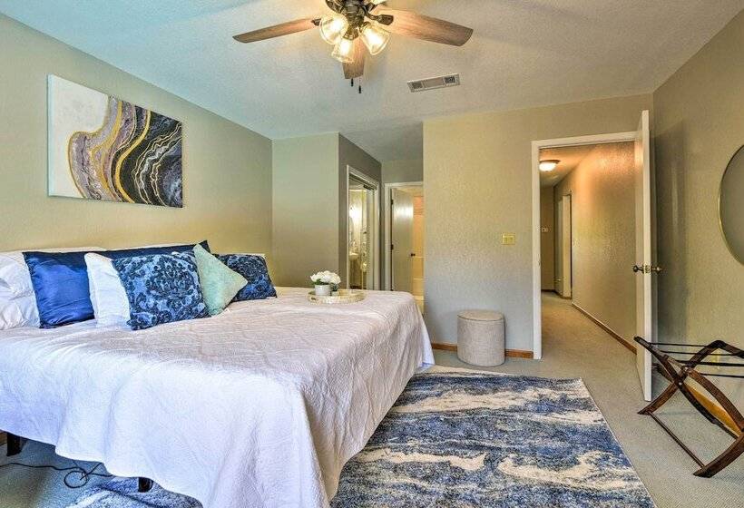 Lake Palo Pinto Retreat: Dock & Private Pool!