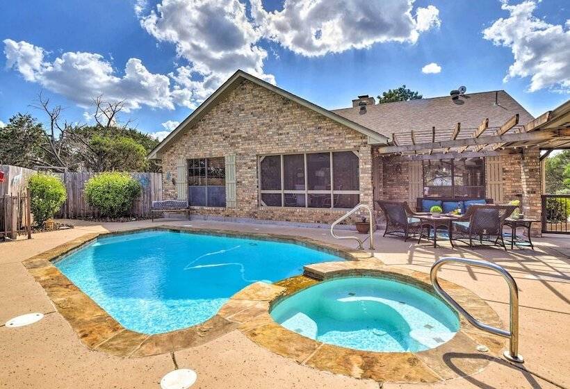 Lake Palo Pinto Retreat: Dock & Private Pool!