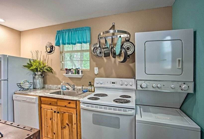 Lake Texoma Cabin 1 Mi To Park & Boat Ramp!