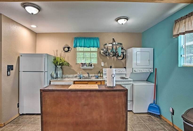 Lake Texoma Cabin 1 Mi To Park & Boat Ramp!