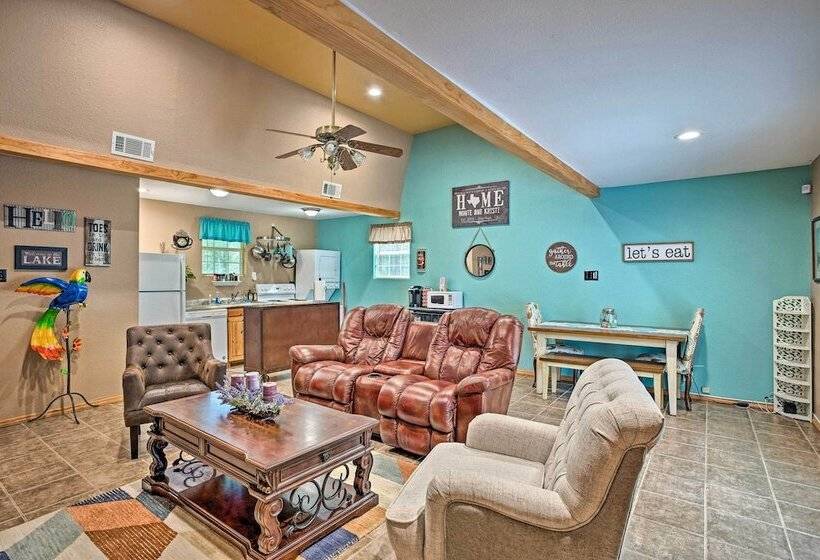 Lake Texoma Cabin 1 Mi To Park & Boat Ramp!