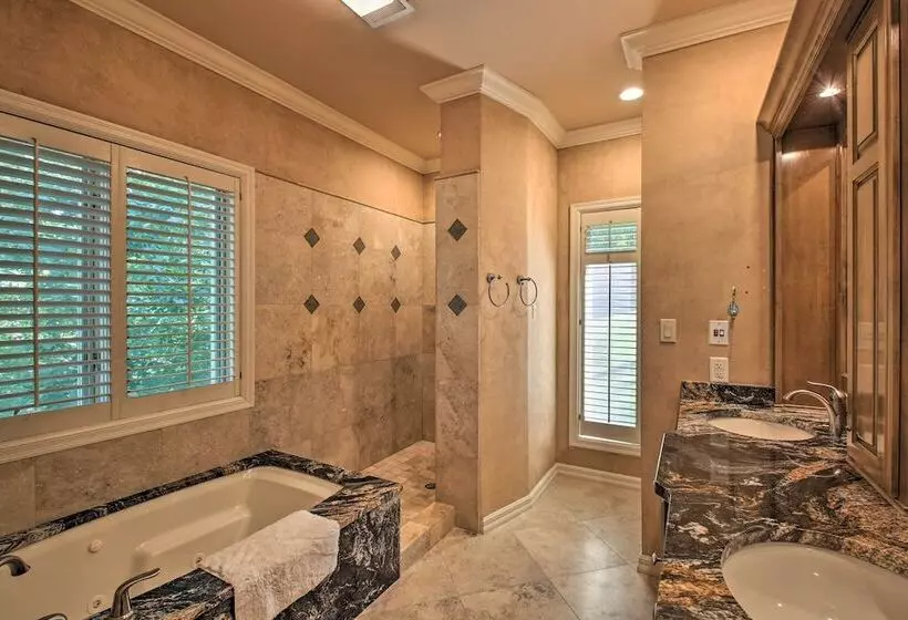 Dock & Kayaks: Lakefront Hot Springs Home