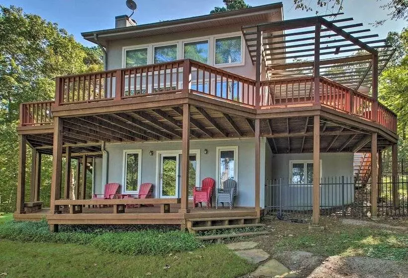 Dock & Kayaks: Lakefront Hot Springs Home