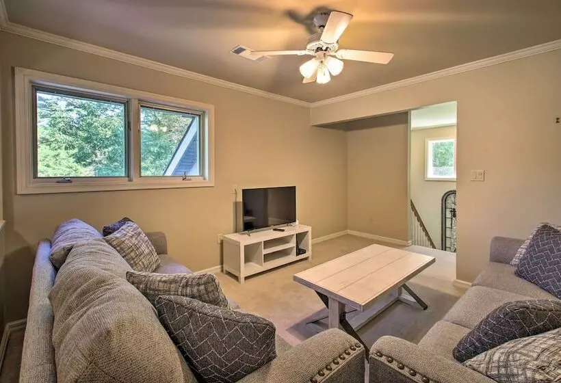 Dock & Kayaks: Lakefront Hot Springs Home