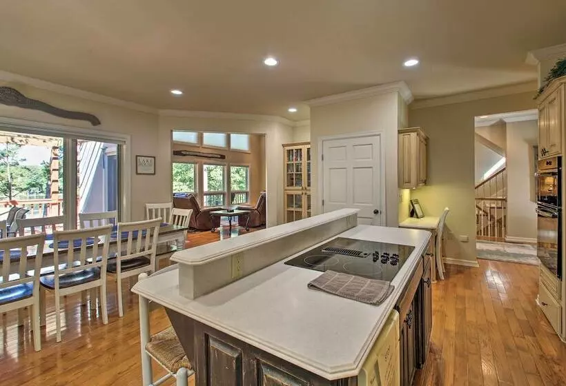 Dock & Kayaks: Lakefront Hot Springs Home