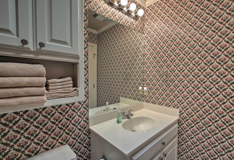 Dock & Kayaks: Lakefront Hot Springs Home