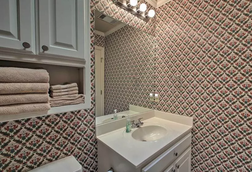 Dock & Kayaks: Lakefront Hot Springs Home