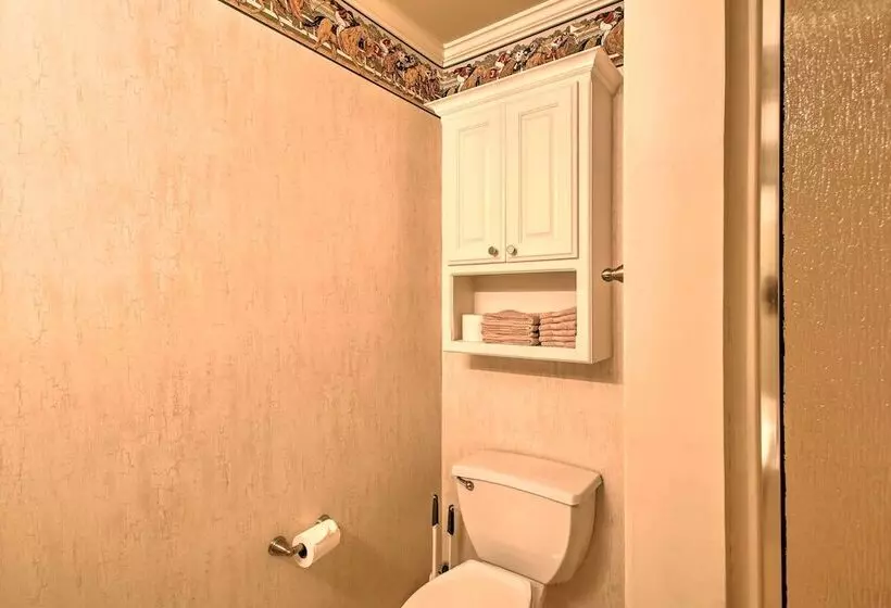 Dock & Kayaks: Lakefront Hot Springs Home