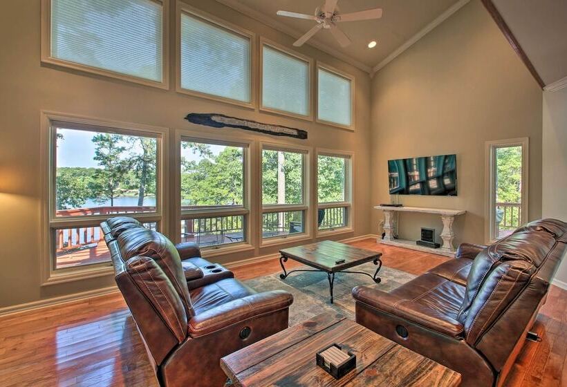 Dock & Kayaks: Lakefront Hot Springs Home