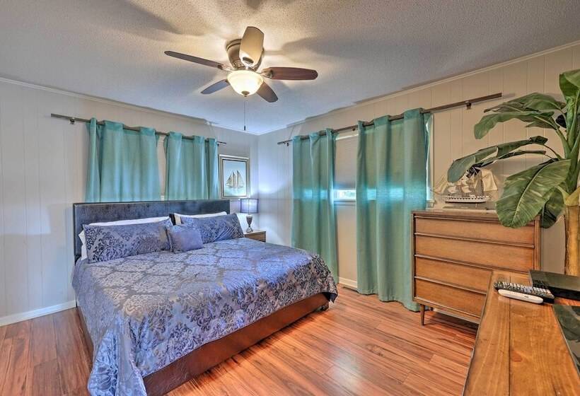 Hot Tub & Dock: Lakefront Home In Hot Springs