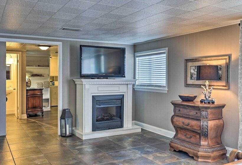 Hot Tub & Dock: Lakefront Home In Hot Springs