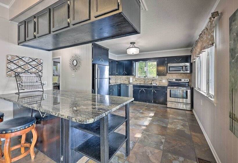 Hot Tub & Dock: Lakefront Home In Hot Springs