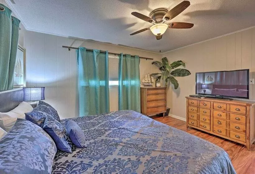 Hot Tub & Dock: Lakefront Home In Hot Springs