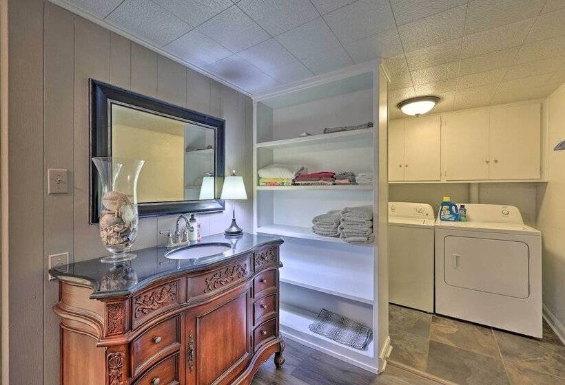 Hot Tub & Dock: Lakefront Home In Hot Springs