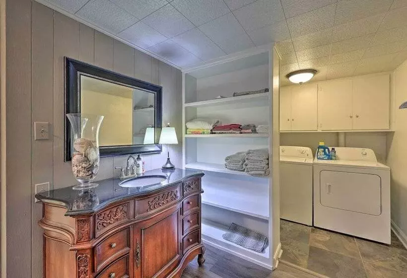 Hot Tub & Dock: Lakefront Home In Hot Springs