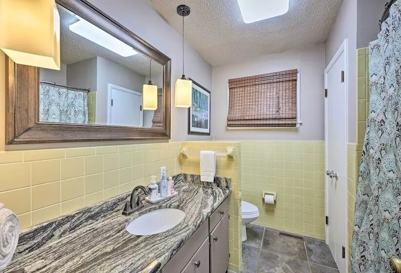 Hot Tub & Dock: Lakefront Home In Hot Springs