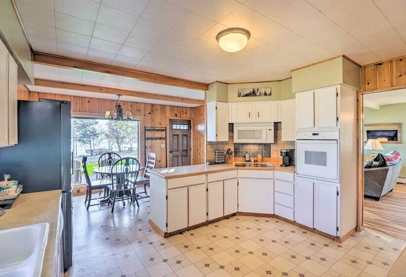 Lakeside Home W/ Beach ~ 14 Mi To Ski Area!