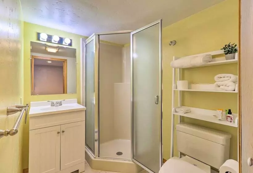 Lakeside Home W/ Beach ~ 14 Mi To Ski Area!