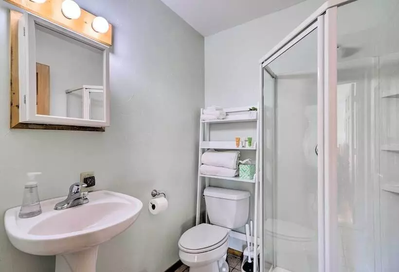 Lakeside Home W/ Beach ~ 14 Mi To Ski Area!