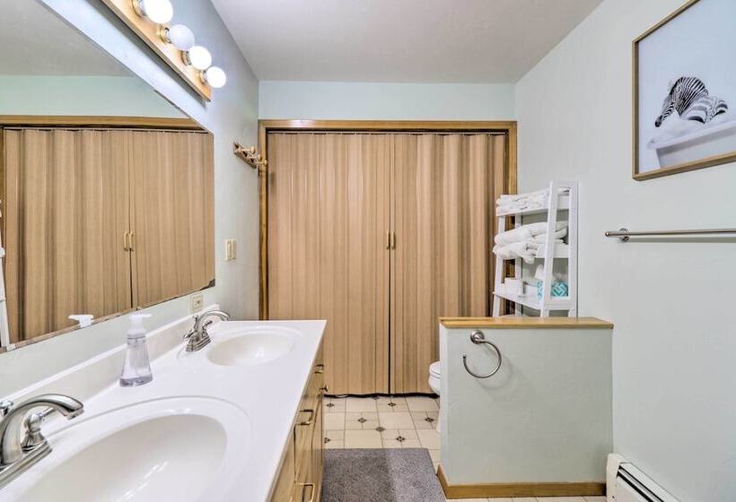 Lakeside Home W/ Beach ~ 14 Mi To Ski Area!