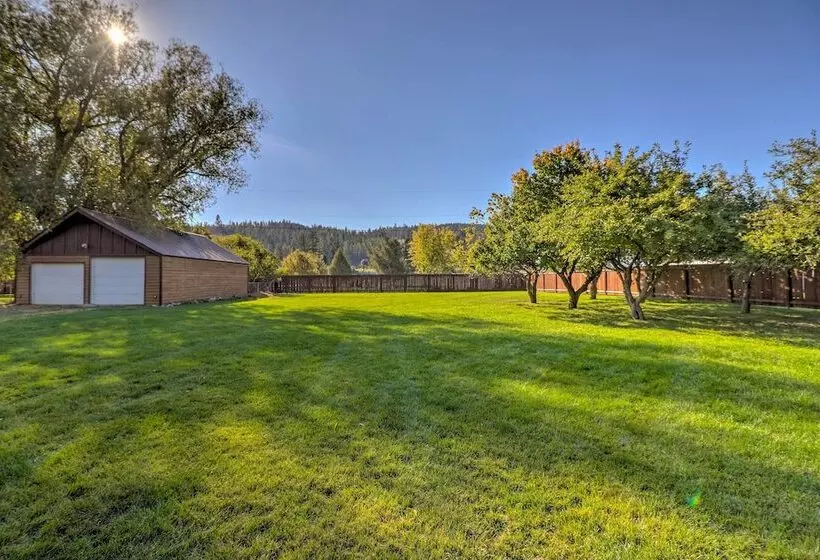 Lakeside Home W/ Beach ~ 14 Mi To Ski Area!