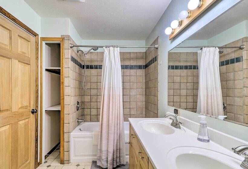 Lakeside Home W/ Beach ~ 14 Mi To Ski Area!