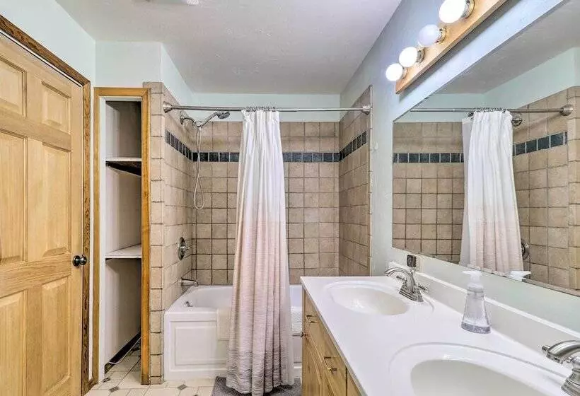 Lakeside Home W/ Beach ~ 14 Mi To Ski Area!